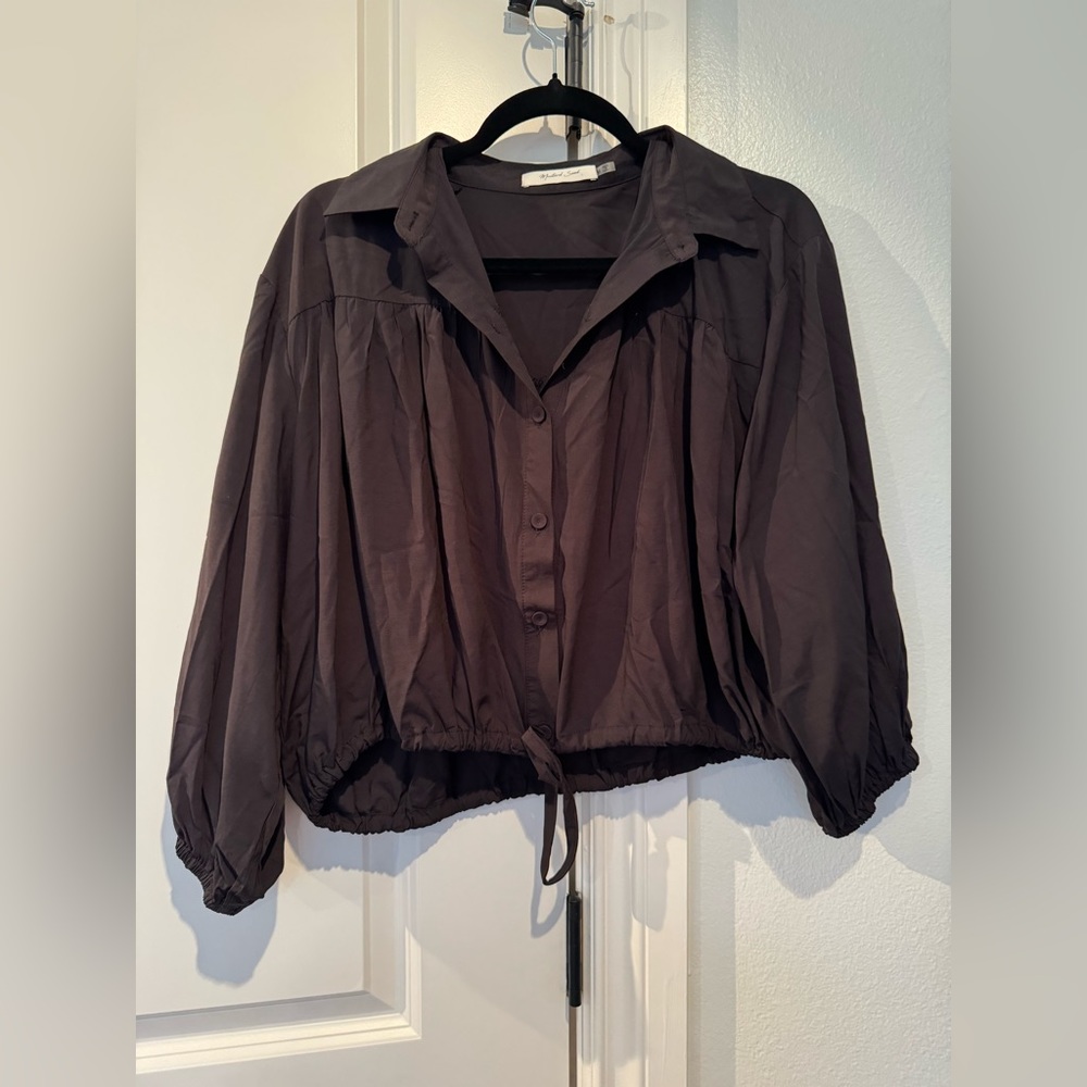 Mustard Seed Medium Black Long Sleeved Top. 🖤